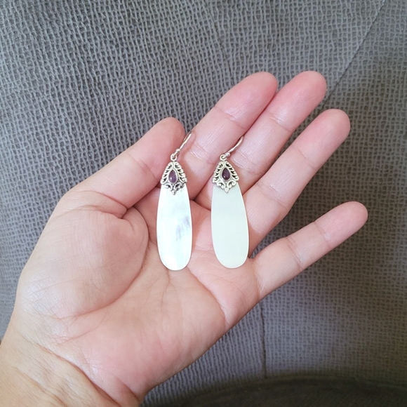 Annika Witt Teardrop💧 Shaped Mother of Pearl Earrings - NIB - Picture 14 of 14